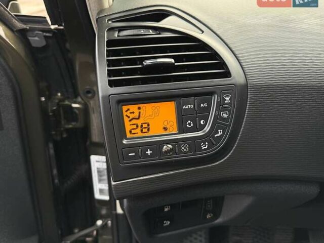 Коричневый Ситроен С4 Пикассо, объемом двигателя 1.6 л и пробегом 257 тыс. км за 6999 $, фото 33 на Automoto.ua