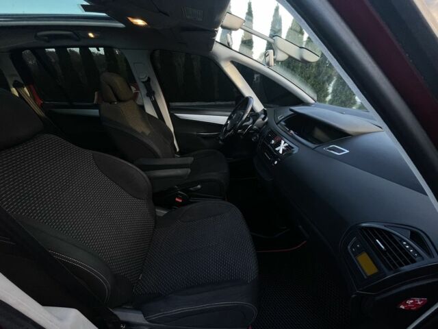 Червоний Сітроен С4 Пікассо, об'ємом двигуна 1.6 л та пробігом 215 тис. км за 6350 $, фото 16 на Automoto.ua