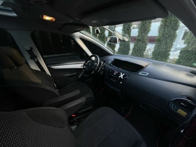 Червоний Сітроен С4 Пікассо, об'ємом двигуна 1.6 л та пробігом 215 тис. км за 6350 $, фото 17 на Automoto.ua