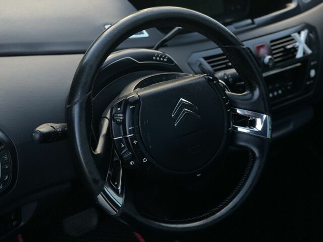 Червоний Сітроен С4 Пікассо, об'ємом двигуна 1.6 л та пробігом 215 тис. км за 6350 $, фото 11 на Automoto.ua