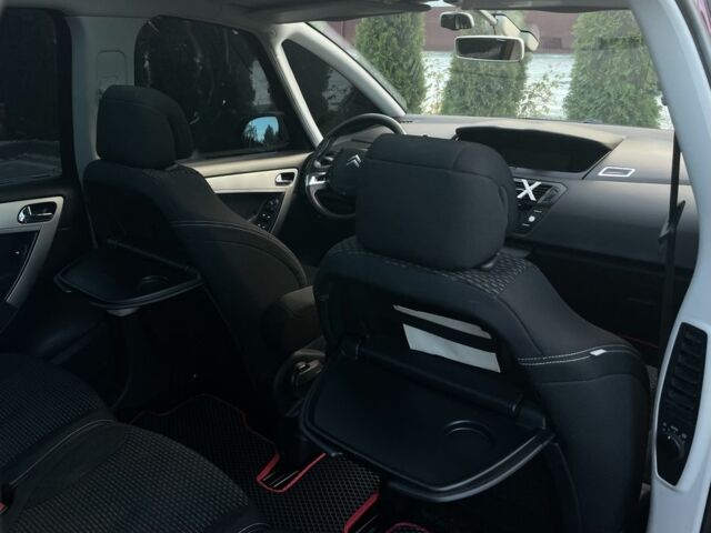 Червоний Сітроен С4 Пікассо, об'ємом двигуна 1.6 л та пробігом 215 тис. км за 6350 $, фото 19 на Automoto.ua