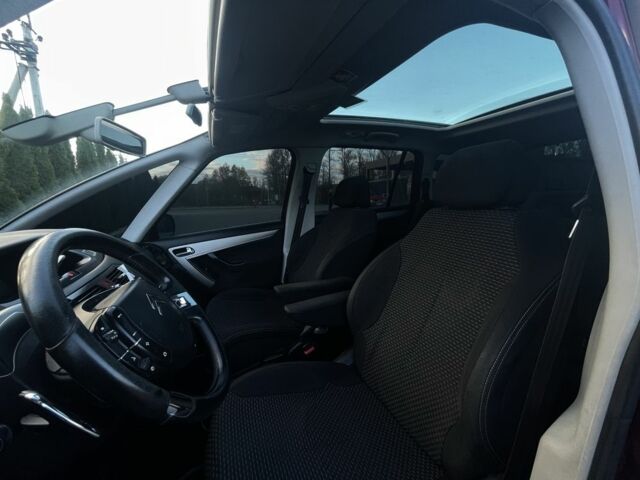 Червоний Сітроен С4 Пікассо, об'ємом двигуна 1.6 л та пробігом 215 тис. км за 6350 $, фото 10 на Automoto.ua