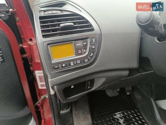 Красный Ситроен С4 Пикассо, объемом двигателя 1.6 л и пробегом 339 тыс. км за 5399 $, фото 2 на Automoto.ua