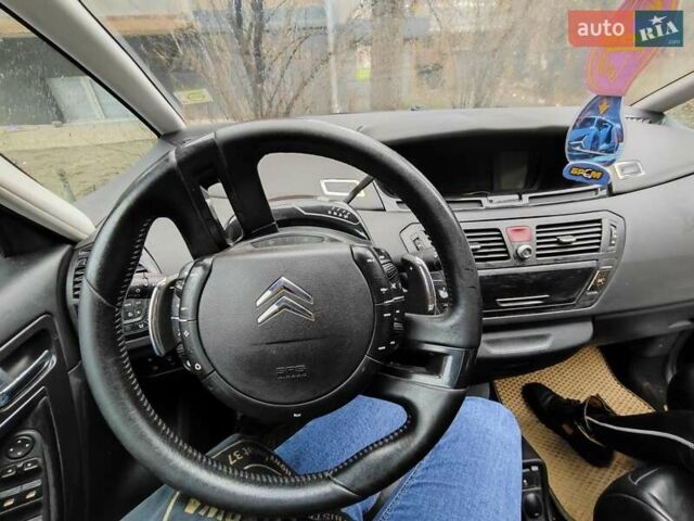 Червоний Сітроен С4 Пікассо, об'ємом двигуна 2 л та пробігом 300 тис. км за 4500 $, фото 5 на Automoto.ua