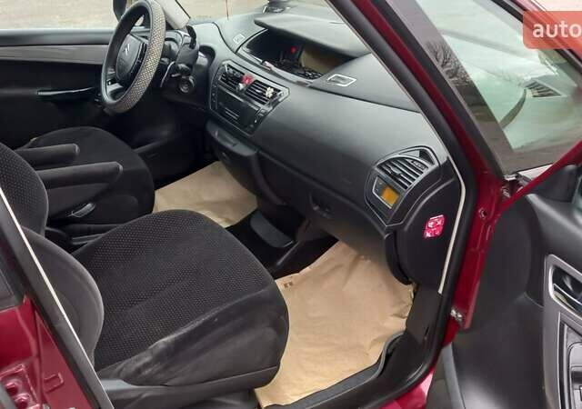 Красный Ситроен С4 Пикассо, объемом двигателя 2 л и пробегом 250 тыс. км за 5000 $, фото 12 на Automoto.ua