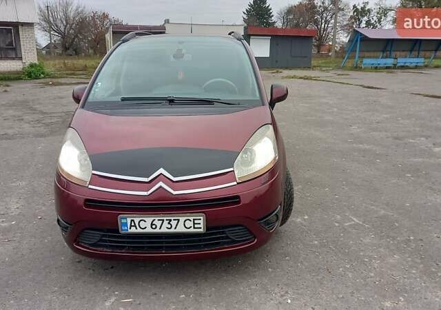 Красный Ситроен С4 Пикассо, объемом двигателя 2 л и пробегом 250 тыс. км за 5000 $, фото 1 на Automoto.ua