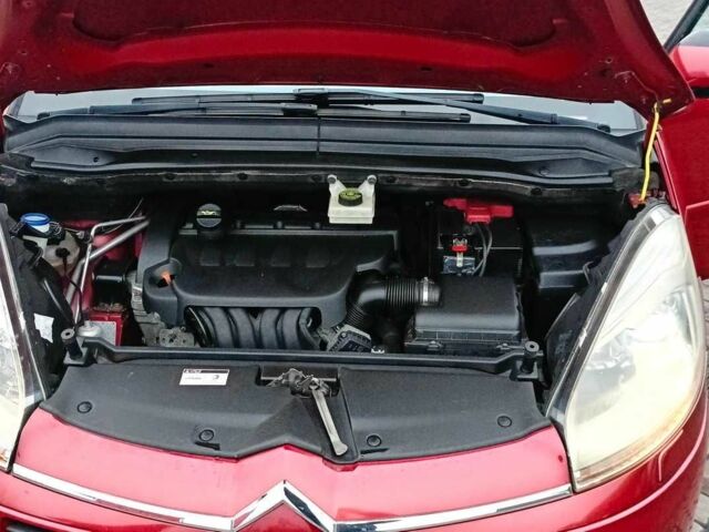 Червоний Сітроен С4 Пікассо, об'ємом двигуна 2 л та пробігом 222 тис. км за 6400 $, фото 17 на Automoto.ua