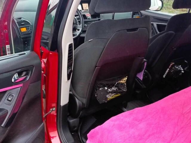 Червоний Сітроен С4 Пікассо, об'ємом двигуна 2 л та пробігом 222 тис. км за 6400 $, фото 9 на Automoto.ua