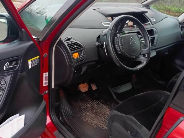 Червоний Сітроен С4 Пікассо, об'ємом двигуна 2 л та пробігом 222 тис. км за 6400 $, фото 8 на Automoto.ua