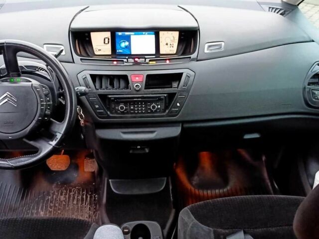 Червоний Сітроен С4 Пікассо, об'ємом двигуна 2 л та пробігом 222 тис. км за 6400 $, фото 10 на Automoto.ua