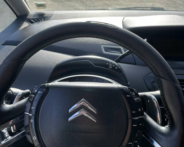 Красный Ситроен С4 Пикассо, объемом двигателя 1.6 л и пробегом 285 тыс. км за 7000 $, фото 17 на Automoto.ua