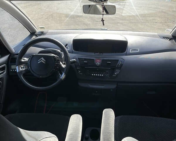 Красный Ситроен С4 Пикассо, объемом двигателя 1.6 л и пробегом 285 тыс. км за 7000 $, фото 9 на Automoto.ua