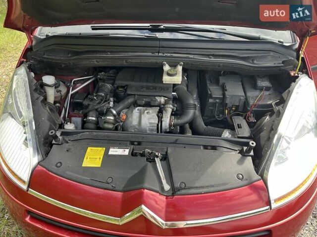 Красный Ситроен С4 Пикассо, объемом двигателя 1.6 л и пробегом 170 тыс. км за 8265 $, фото 5 на Automoto.ua