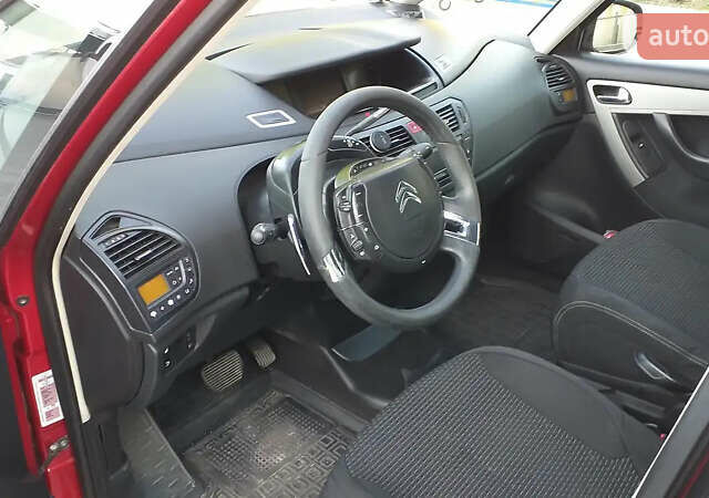 Красный Ситроен С4 Пикассо, объемом двигателя 1.6 л и пробегом 230 тыс. км за 6200 $, фото 7 на Automoto.ua