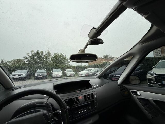 Червоний Сітроен С4 Пікассо, об'ємом двигуна 2 л та пробігом 280 тис. км за 4950 $, фото 9 на Automoto.ua