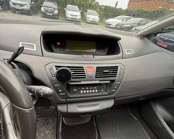 Красный Ситроен С4 Пикассо, объемом двигателя 2 л и пробегом 285 тыс. км за 4500 $, фото 11 на Automoto.ua