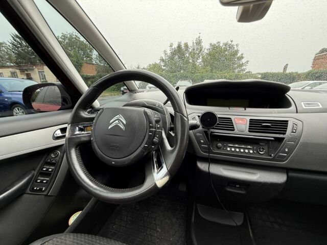 Червоний Сітроен С4 Пікассо, об'ємом двигуна 2 л та пробігом 280 тис. км за 4950 $, фото 8 на Automoto.ua