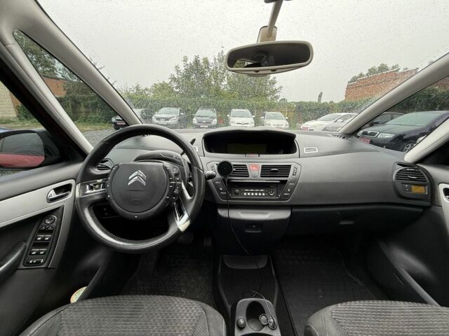 Червоний Сітроен С4 Пікассо, об'ємом двигуна 2 л та пробігом 280 тис. км за 4950 $, фото 7 на Automoto.ua