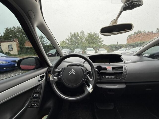 Червоний Сітроен С4 Пікассо, об'ємом двигуна 2 л та пробігом 280 тис. км за 4950 $, фото 6 на Automoto.ua