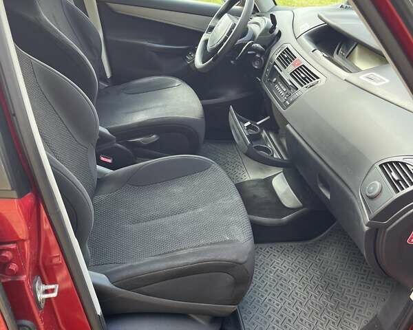 Красный Ситроен С4 Пикассо, объемом двигателя 1.6 л и пробегом 170 тыс. км за 8265 $, фото 8 на Automoto.ua