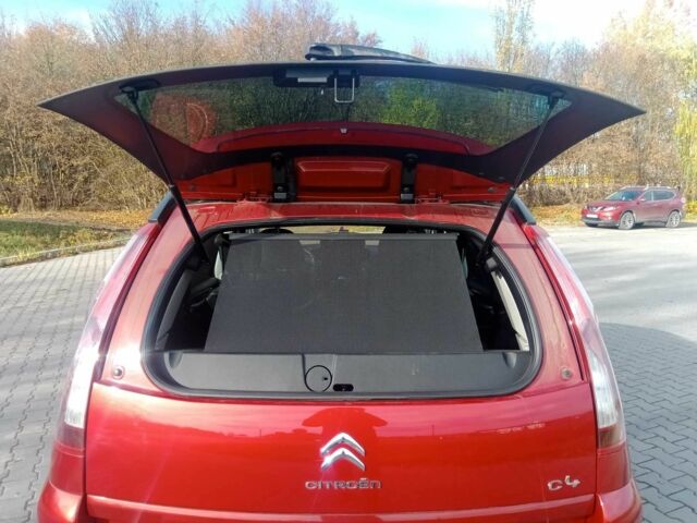 Червоний Сітроен С4 Пікассо, об'ємом двигуна 2 л та пробігом 300 тис. км за 8500 $, фото 4 на Automoto.ua
