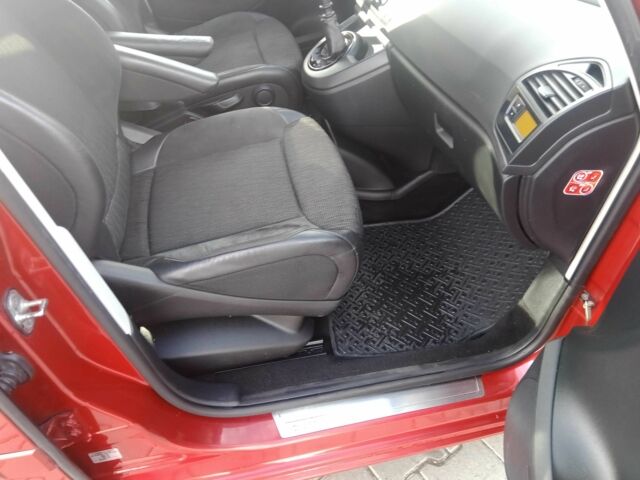 Червоний Сітроен С4 Пікассо, об'ємом двигуна 2 л та пробігом 300 тис. км за 8500 $, фото 6 на Automoto.ua