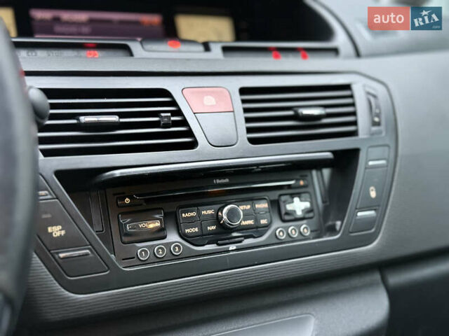 Червоний Сітроен С4 Пікассо, об'ємом двигуна 1.6 л та пробігом 241 тис. км за 5999 $, фото 64 на Automoto.ua