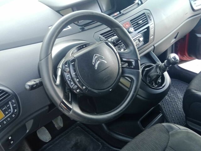 Червоний Сітроен С4 Пікассо, об'ємом двигуна 2 л та пробігом 300 тис. км за 8500 $, фото 11 на Automoto.ua