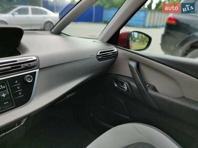 Красный Ситроен С4 Пикассо, объемом двигателя 1.56 л и пробегом 202 тыс. км за 10300 $, фото 3 на Automoto.ua