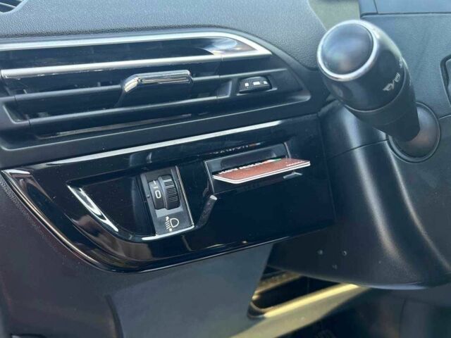 Червоний Сітроен С4 Пікассо, об'ємом двигуна 1.6 л та пробігом 198 тис. км за 9990 $, фото 10 на Automoto.ua