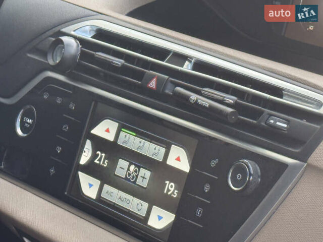 Красный Ситроен С4 Пикассо, объемом двигателя 1.56 л и пробегом 230 тыс. км за 11400 $, фото 14 на Automoto.ua