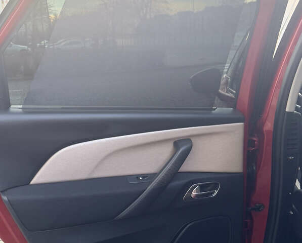 Красный Ситроен С4 Пикассо, объемом двигателя 1.56 л и пробегом 230 тыс. км за 11400 $, фото 11 на Automoto.ua