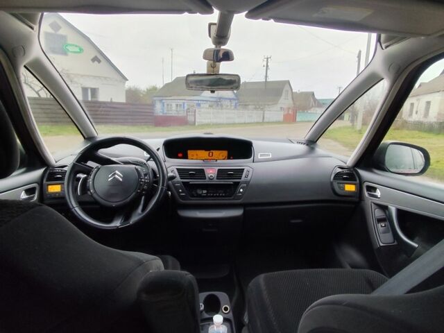 Красный Ситроен С4 Пикассо, объемом двигателя 2 л и пробегом 270 тыс. км за 4700 $, фото 6 на Automoto.ua