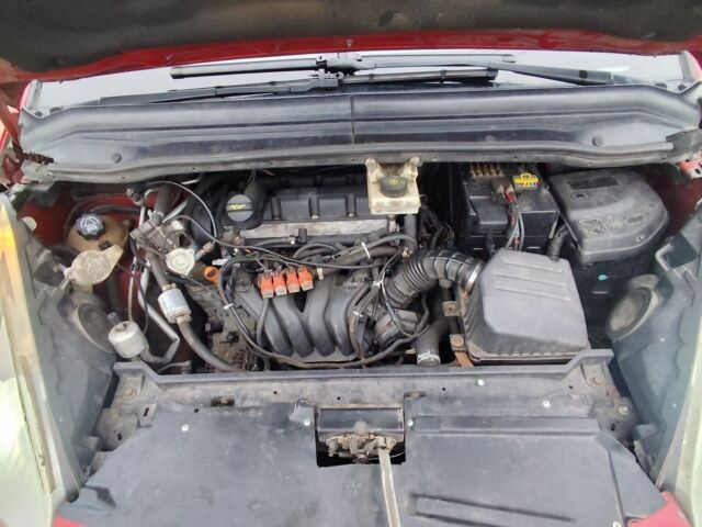 Красный Ситроен С4 Пикассо, объемом двигателя 2 л и пробегом 270 тыс. км за 4700 $, фото 7 на Automoto.ua