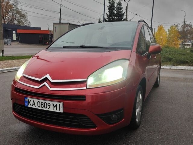 Красный Ситроен С4 Пикассо, объемом двигателя 2 л и пробегом 270 тыс. км за 4700 $, фото 1 на Automoto.ua