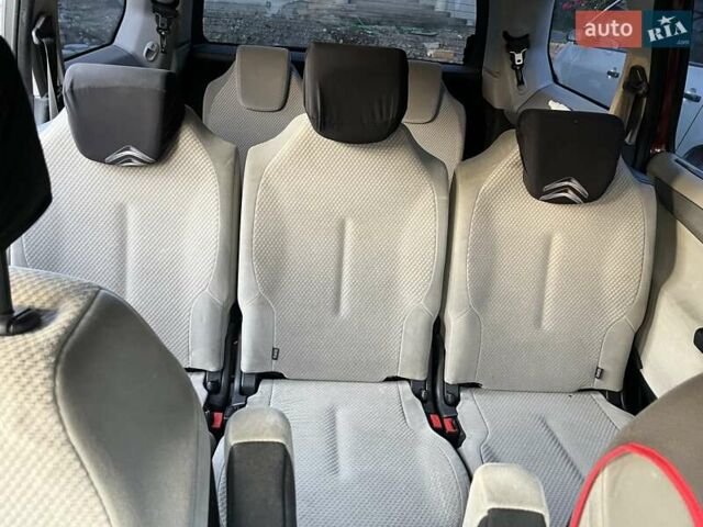 Красный Ситроен С4 Пикассо, объемом двигателя 1.56 л и пробегом 281 тыс. км за 4500 $, фото 14 на Automoto.ua