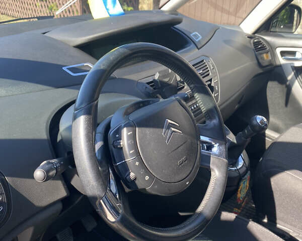 Червоний Сітроен С4 Пікассо, об'ємом двигуна 1.56 л та пробігом 215 тис. км за 5400 $, фото 13 на Automoto.ua