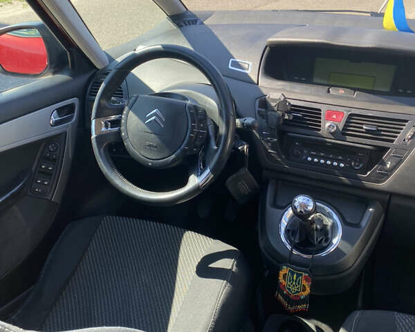 Червоний Сітроен С4 Пікассо, об'ємом двигуна 1.56 л та пробігом 215 тис. км за 5400 $, фото 15 на Automoto.ua