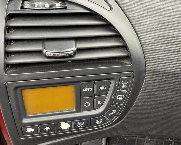 Червоний Сітроен С4 Пікассо, об'ємом двигуна 2 л та пробігом 280 тис. км за 4950 $, фото 13 на Automoto.ua