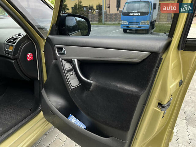 Сітроен С4 Пікассо, об'ємом двигуна 2 л та пробігом 240 тис. км за 4200 $, фото 36 на Automoto.ua