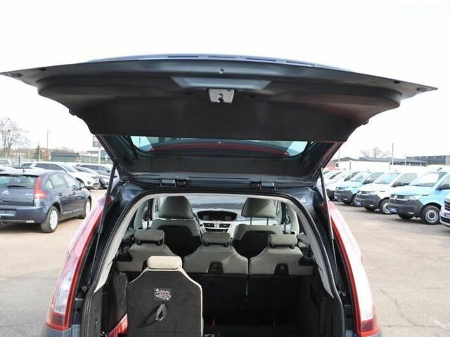 Сітроен С4 Пікассо, об'ємом двигуна 1.6 л та пробігом 220 тис. км за 8000 $, фото 29 на Automoto.ua