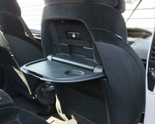 Ситроен С4 Пикассо, объемом двигателя 2 л и пробегом 270 тыс. км за 5950 $, фото 16 на Automoto.ua