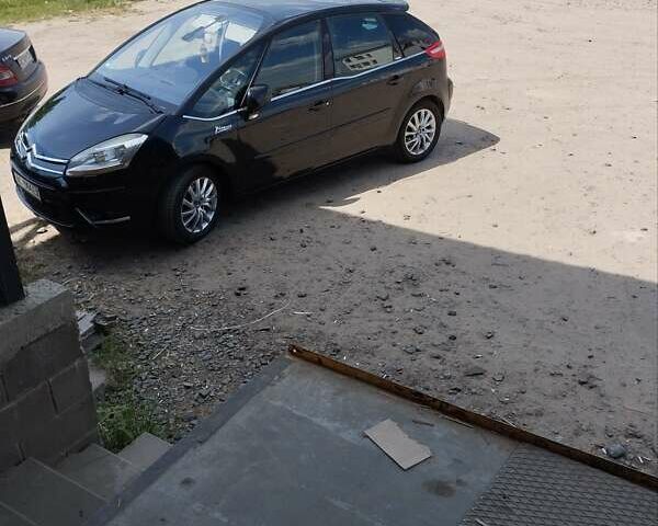 Ситроен С4 Пикассо, объемом двигателя 2 л и пробегом 270 тыс. км за 5950 $, фото 4 на Automoto.ua
