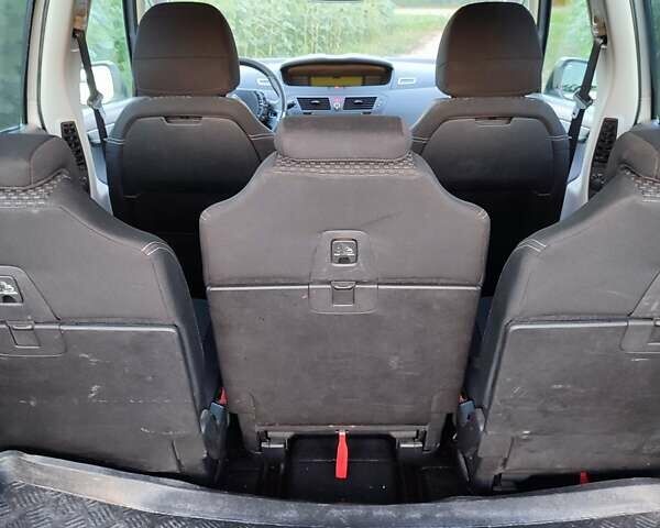 Сітроен С4 Пікассо, об'ємом двигуна 1.6 л та пробігом 160 тис. км за 5700 $, фото 13 на Automoto.ua