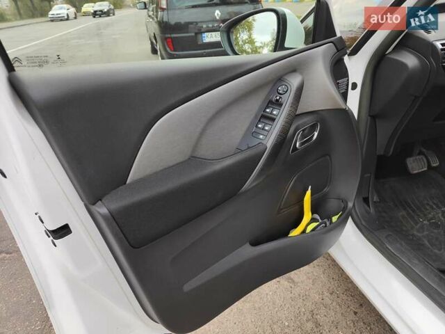 Сітроен С4 Пікассо 2014 у Києві на Automoto.ua Сітроен С4 Пікассо, об'ємом двигуна 1.56 л та пробігом 172 тис. км за 11000 $, фото 17 на Automoto.ua