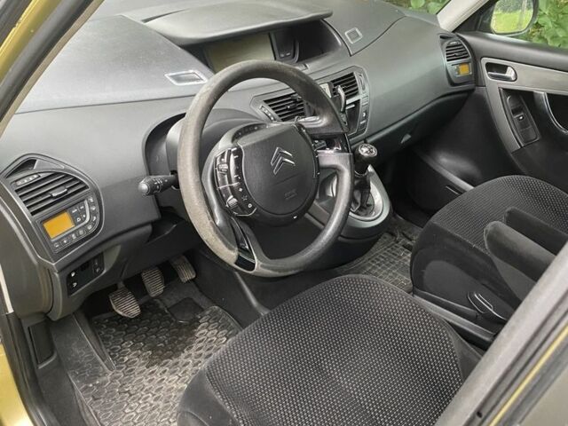 Желтый Ситроен С4 Пикассо, объемом двигателя 1.6 л и пробегом 333 тыс. км за 4600 $, фото 7 на Automoto.ua