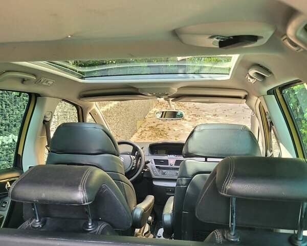 Желтый Ситроен С4 Пикассо, объемом двигателя 2 л и пробегом 310 тыс. км за 5900 $, фото 9 на Automoto.ua