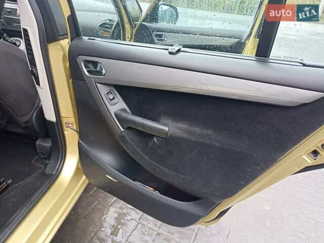 Жовтий Сітроен С4 Пікассо, об'ємом двигуна 1.56 л та пробігом 242 тис. км за 4400 $, фото 10 на Automoto.ua