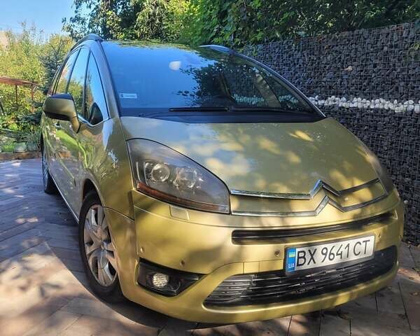 Желтый Ситроен С4 Пикассо, объемом двигателя 2 л и пробегом 310 тыс. км за 5900 $, фото 2 на Automoto.ua