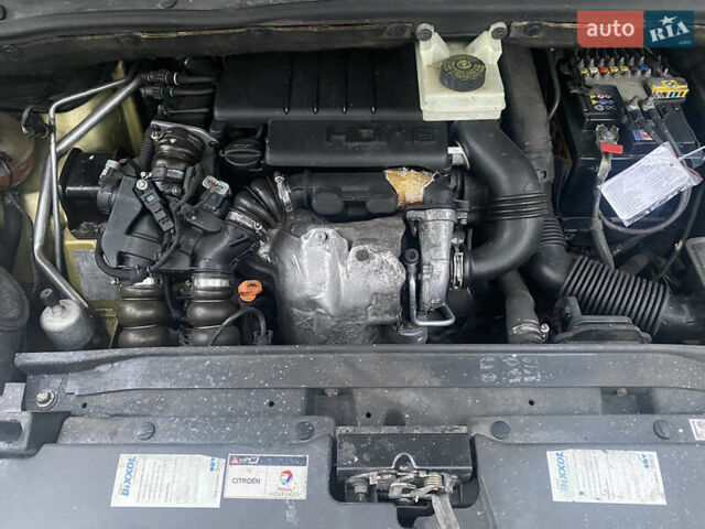 Желтый Ситроен С4 Пикассо, объемом двигателя 1.56 л и пробегом 260 тыс. км за 4000 $, фото 8 на Automoto.ua